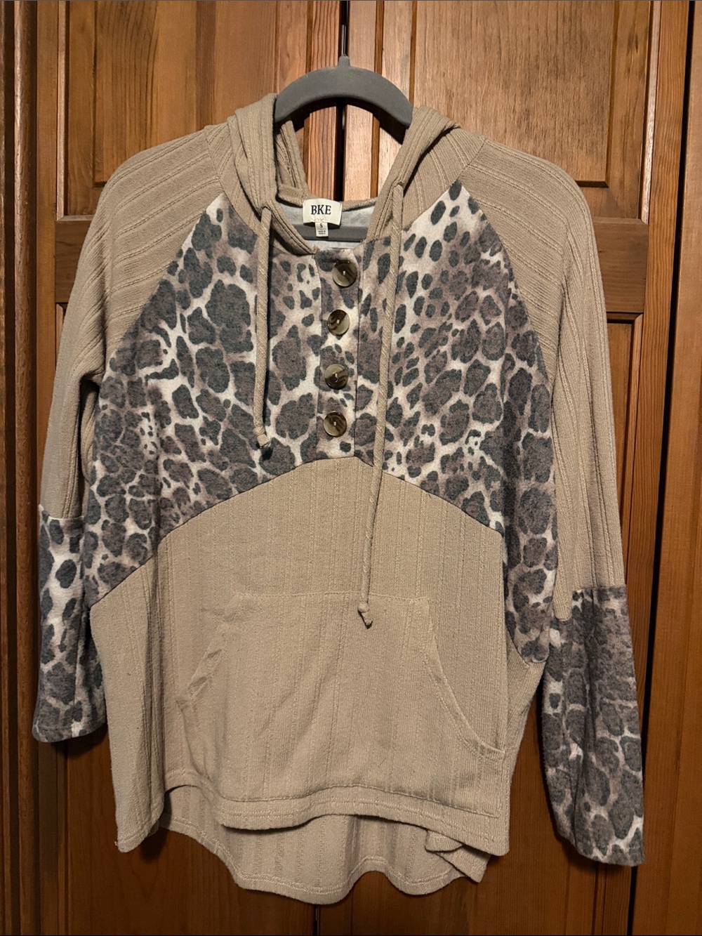 Leopard 3/4 sleeve sweater
